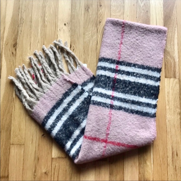 Pink plaid soft plush scarf with fringe - Picture 7 of 8